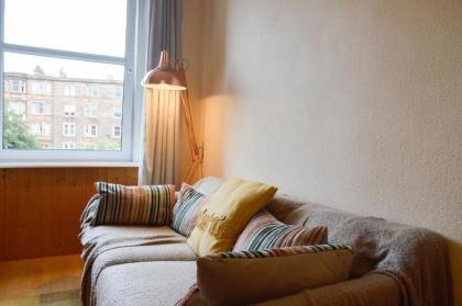 Bright and Quiet Edinburgh Home - image 15