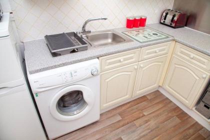 Bright and Quiet Edinburgh Home - image 19