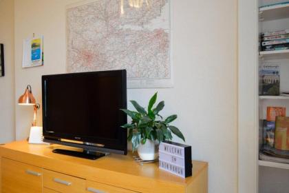 Bright and Quiet Edinburgh Home - image 6