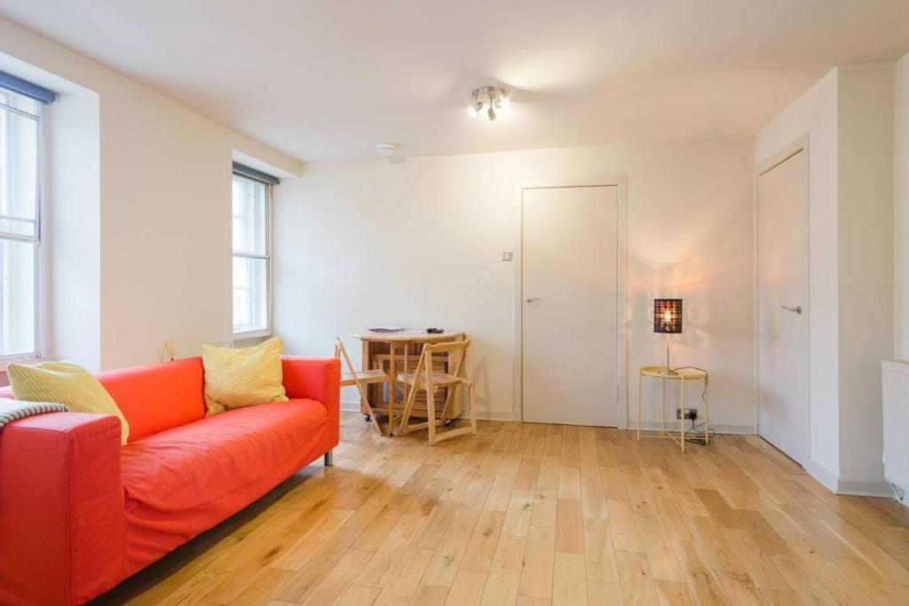 Modern Studio on Royal Mile Great for Castle - main image