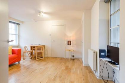 Modern Studio on Royal Mile Great for Castle - image 10