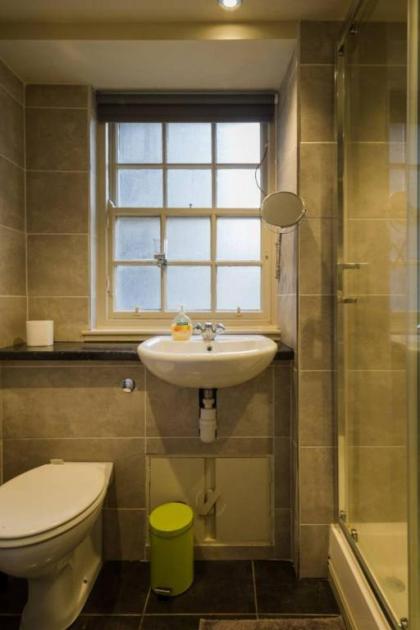 Modern Studio on Royal Mile Great for Castle - image 16