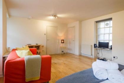 Modern Studio on Royal Mile Great for Castle - image 17