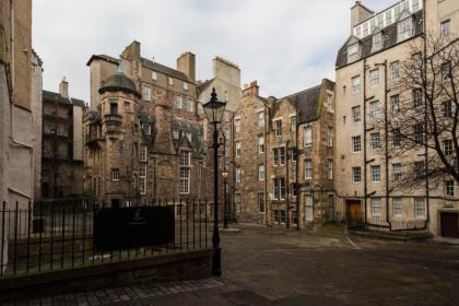 Modern Studio on Royal Mile Great for Castle - image 5