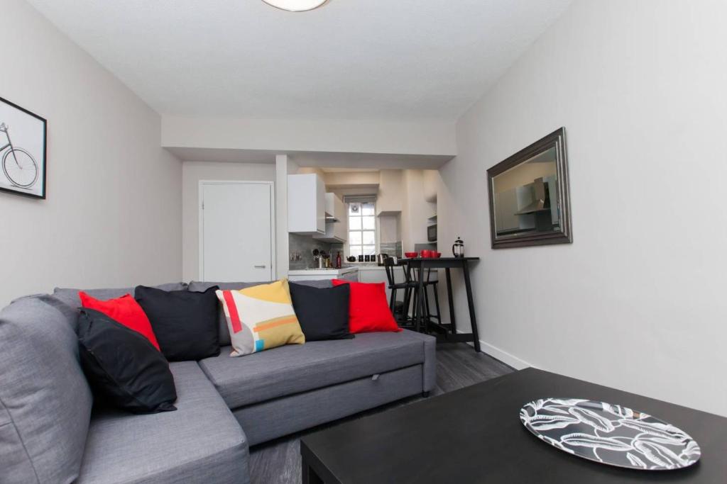 1 Bedroom Apartment With Balcony in Royal Mile - main image