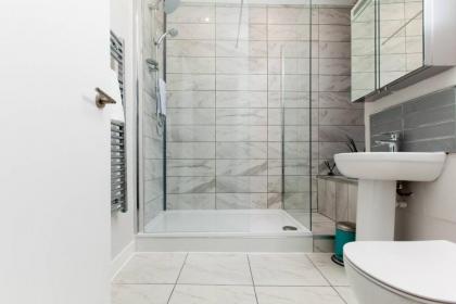 1 Bedroom Apartment With Balcony in Royal Mile - image 10