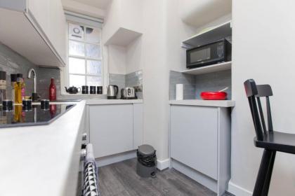 1 Bedroom Apartment With Balcony in Royal Mile - image 11