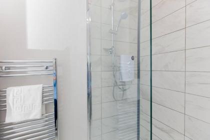 1 Bedroom Apartment With Balcony in Royal Mile - image 17
