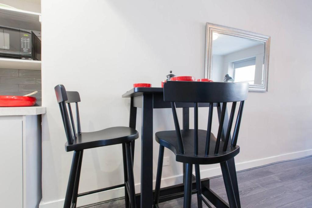 1 Bedroom Apartment With Balcony in Royal Mile - image 6