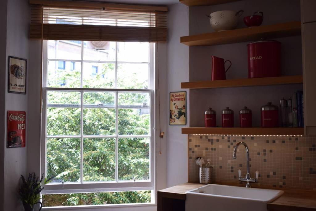 Charming 1 Bedroom Apartment in Stockbridge Edinburgh - image 3