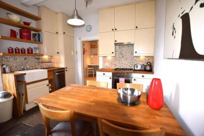 Charming 1 Bedroom Apartment in Stockbridge Edinburgh - image 6