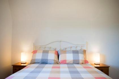 Spacious 2 Bedroom Home in Edinburgh - image 10