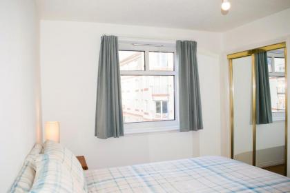 Spacious 2 Bedroom Home in Edinburgh - image 12