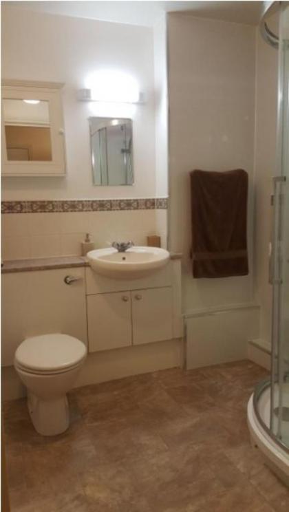 Spacious 2 Bedroom Home in Edinburgh - image 15