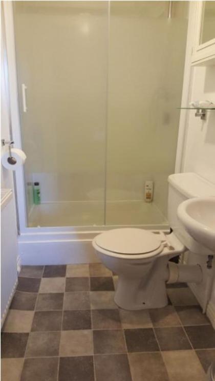 Spacious 2 Bedroom Home in Edinburgh - image 16