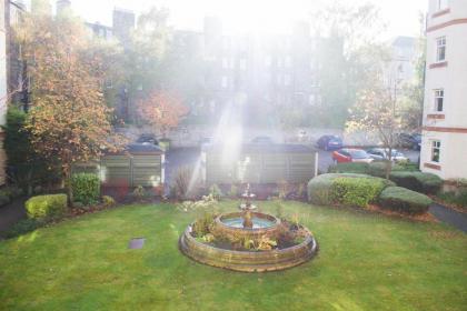 Spacious 2 Bedroom Home in Edinburgh - image 6