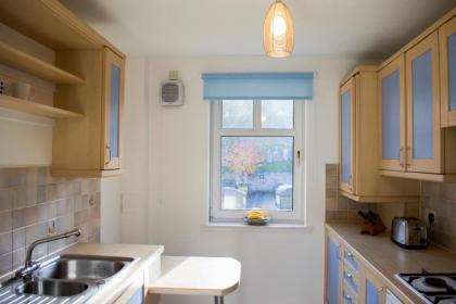 Spacious 2 Bedroom Home in Edinburgh - image 7