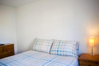 Spacious 2 Bedroom Home in Edinburgh - image 9