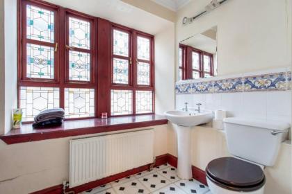 2 Bedroom Home By Leiths Shore - image 3
