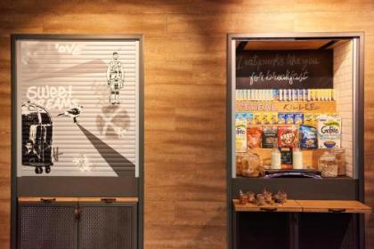 Moxy by Marriott Edinburgh Airport - image 12