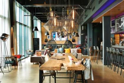 Moxy by Marriott Edinburgh Airport - image 14