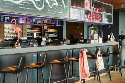 Moxy by Marriott Edinburgh Airport - image 18