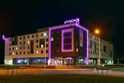 Moxy by Marriott Edinburgh Airport - image 2