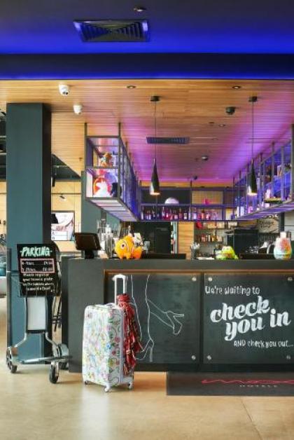 Moxy by Marriott Edinburgh Airport - image 4