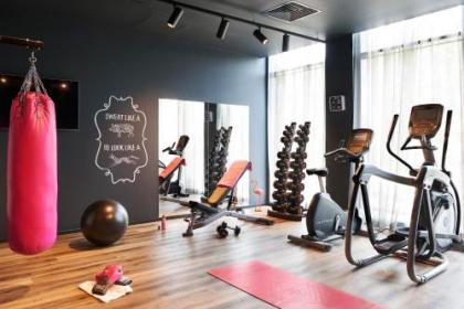 Moxy by Marriott Edinburgh Airport - image 6