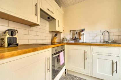 ALTIDO Amazing Location! - Lovely Rose St Apt in New Town - image 12