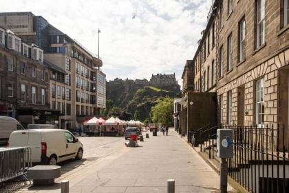 ALTIDO Amazing Location! - Lovely Rose St Apt in New Town - image 13