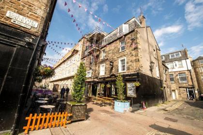 ALTIDO Amazing Location! - Lovely Rose St Apt in New Town - image 2