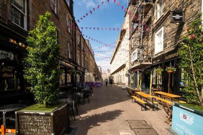ALTIDO Amazing Location! - Lovely Rose St Apt in New Town - image 24