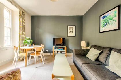 ALTIDO Amazing Location! - Lovely Rose St Apt in New Town - image 7
