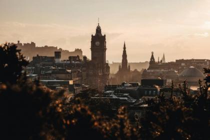 1 Bedroom Apartment near Edinburgh City Centre - image 10