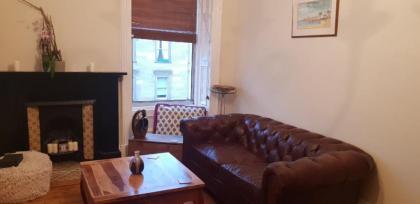 1 Bedroom Apartment near Edinburgh City Centre - image 5