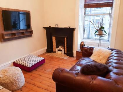 1 Bedroom Apartment near Edinburgh City Centre - image 6
