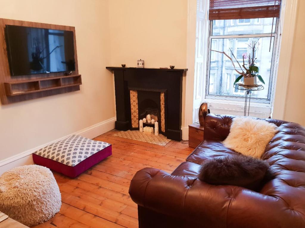 1 Bedroom Apartment near Edinburgh City Centre - image 6