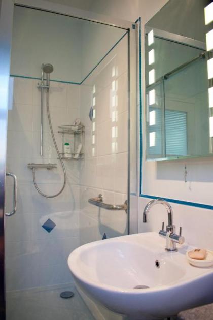 2 Bedroom House with Views of Arthurs Seat - image 11