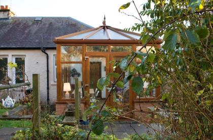2 Bedroom House with Views of Arthurs Seat - image 12