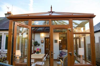2 Bedroom House with Views of Arthurs Seat - image 5