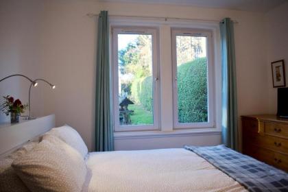 2 Bedroom House with Views of Arthurs Seat - image 7