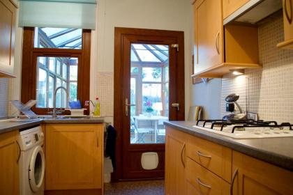 2 Bedroom House with Views of Arthurs Seat - image 8