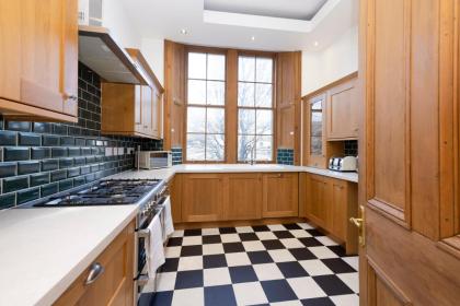 ALTIDO 5 Bedroom Apt near Meadows and George Square - image 10