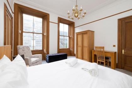 ALTIDO 5 Bedroom Apt near Meadows and George Square - image 15