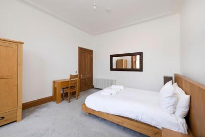 ALTIDO 5 Bedroom Apt near Meadows and George Square - image 17