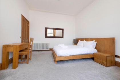 ALTIDO 5 Bedroom Apt near Meadows and George Square - image 18