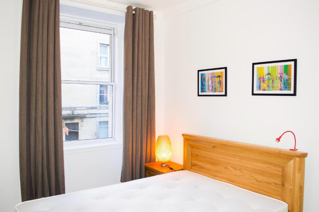 1 Bedroom Fountainbridge Flat - image 4