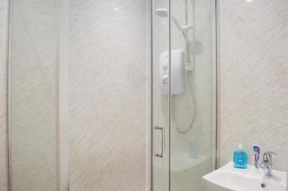 1 Bedroom Fountainbridge Flat - image 8