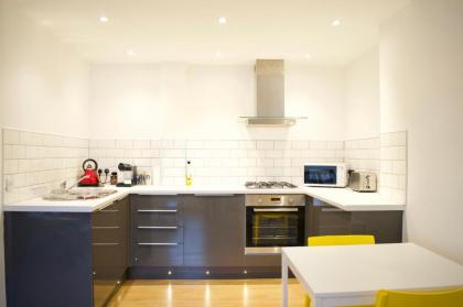 Modern 1 Bedroom Leith Apartment - image 14